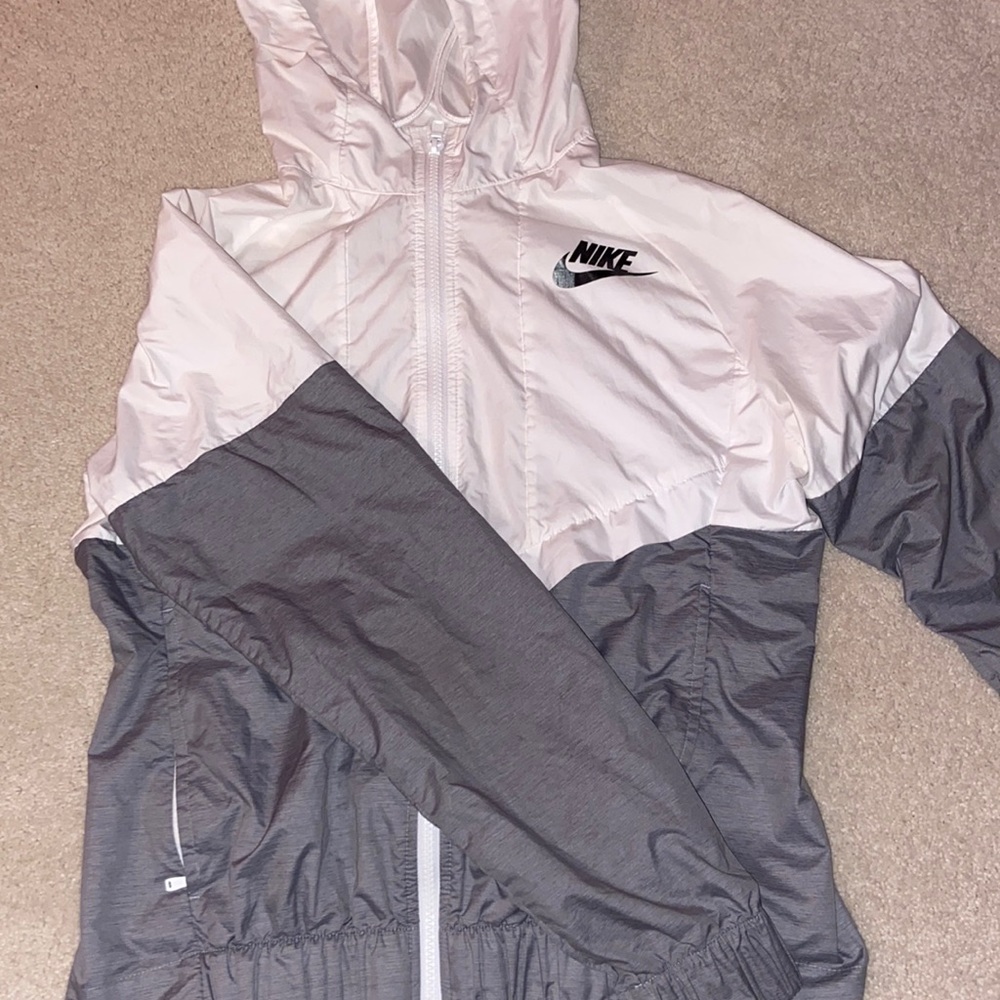 Nike Women’s windbreaker jacket